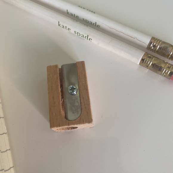 Kate Spade - vintage pencils and sharpener + mini paper pad - Picture 3 of 6